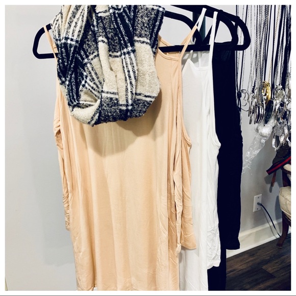 ✨LAST ONE✨Cold shoulder loose fit tunic - Picture 7 of 7